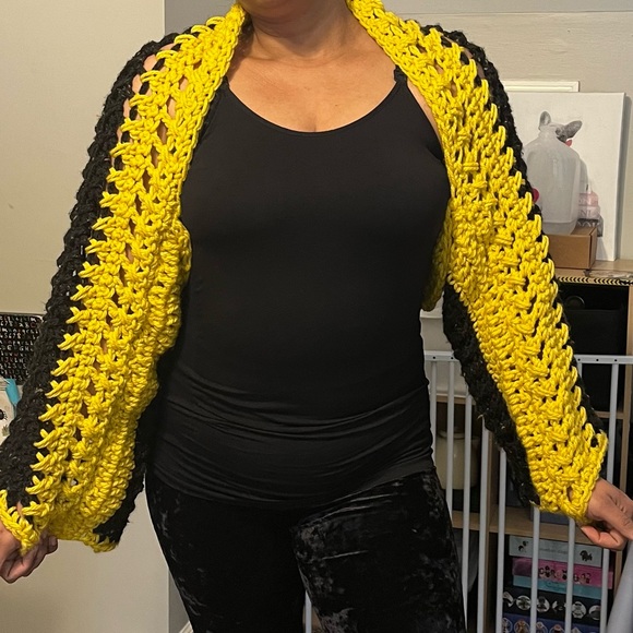 SOLD - Crocheted Cropped shrug Black & Yellow chunky Steelers Football - Picture 4 of 13